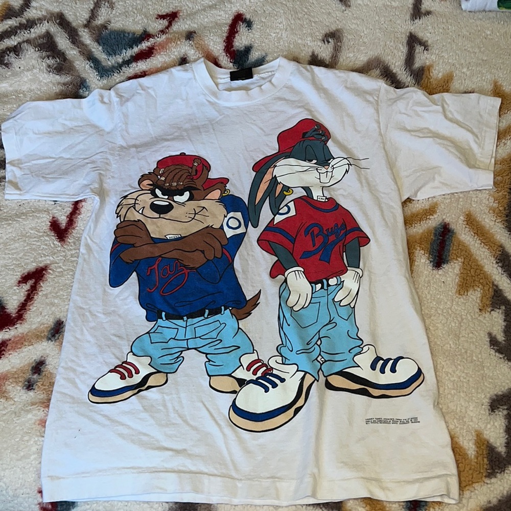Vintage 90’s white shirt w/ Bugs Bunny & Taz kriskross/hip-hop outfit
